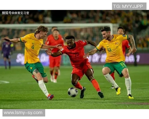 足球巨星意外男扮女装引发球迷热议场上场下形象反差成焦点